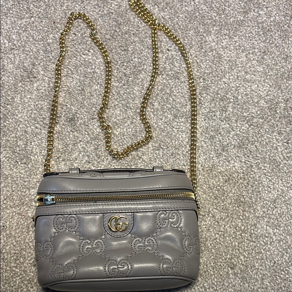 Gucci mini bag
Gray